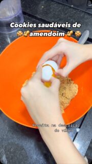 Cookies de Amendoim saudável!
☑️Ingredientes:
•500g de amendoim torrado 
•1 xícara (200ml) de açúcar Mascavo 
•2 ovos
•140g de chocolate meio amargo

☑️Modo de preparo:
Comece triturando o amendoim em um processador ou liquidificador, coloque em um bowl e adicione os demais ingredientes.
Molde os cookies e leve ao forno (180 graus) por aproximadamente 15 minutos.

🥰Faz e me conta🥰

#receita #receitasaudável #saudavel #amendoim #cookie #culinariafamiliar