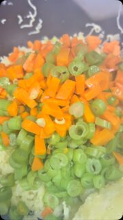 Essa receita de Salada de Maionese faz o maior sucesso aqui em casa!
Um acompanhamento perfeito para um almoço de domingo!
😋😋😋😋😋😋😋😋😋😋😋😋😋😋
Vou deixar a receita aqui para vocês!⬇️

➡️SALADA DE MAIONESE FÁCIL E DELICIOSA!!!
📝Ingredientes:
•3 batatas grandes
•1 cenoura grande
•150 g de vagem
•Cebola roxa
•Cebolinha
•Maionese
•Sal e pimenta do reino a gosto 

🥣Modo de preparo:
ASSISTA O VÍDEO!

🥰Faz e me conta🥰
#culinaria #receita #receitafacilerapida #saladademaionese #culinariafamiliar